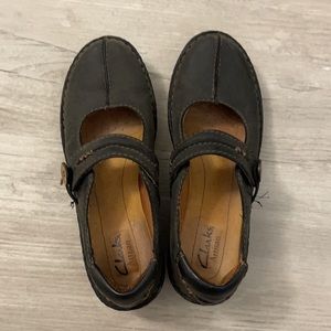 Clarks Artisan Mary Jane shoes, size 6.5M. Reasonable offers welcome!